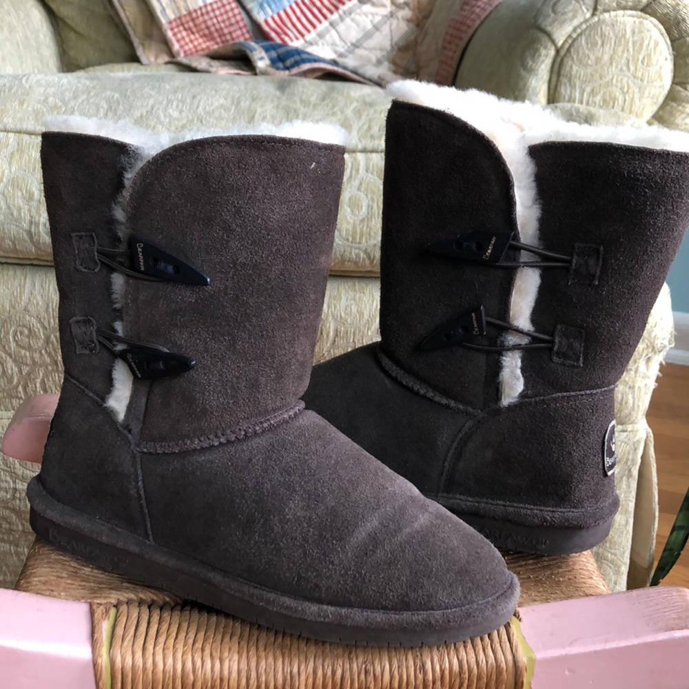 BearPaw suede wool lined Abigail toggle boots size 8